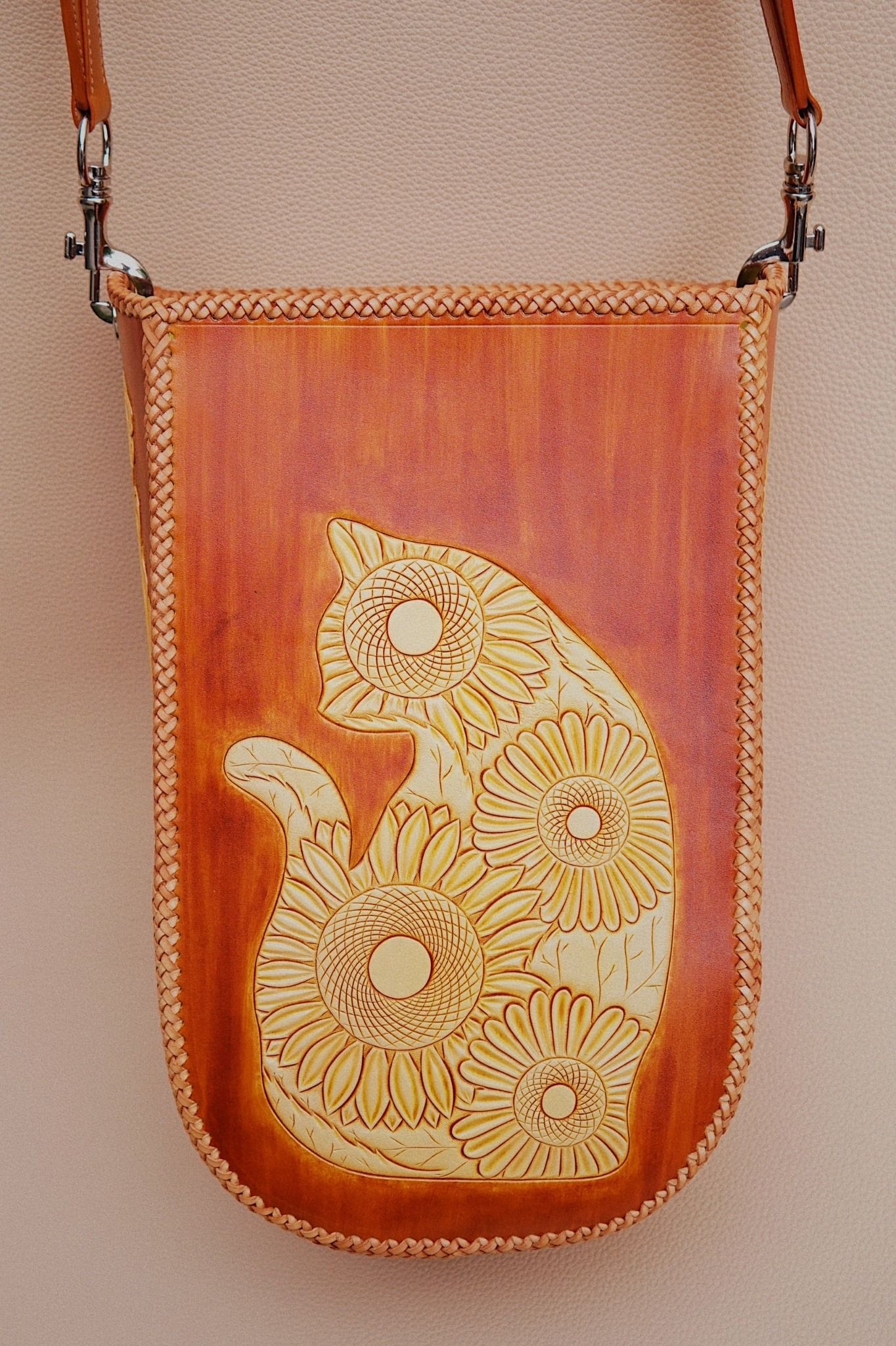 U Tote (Sheridan/Freestyle Hand Carved)