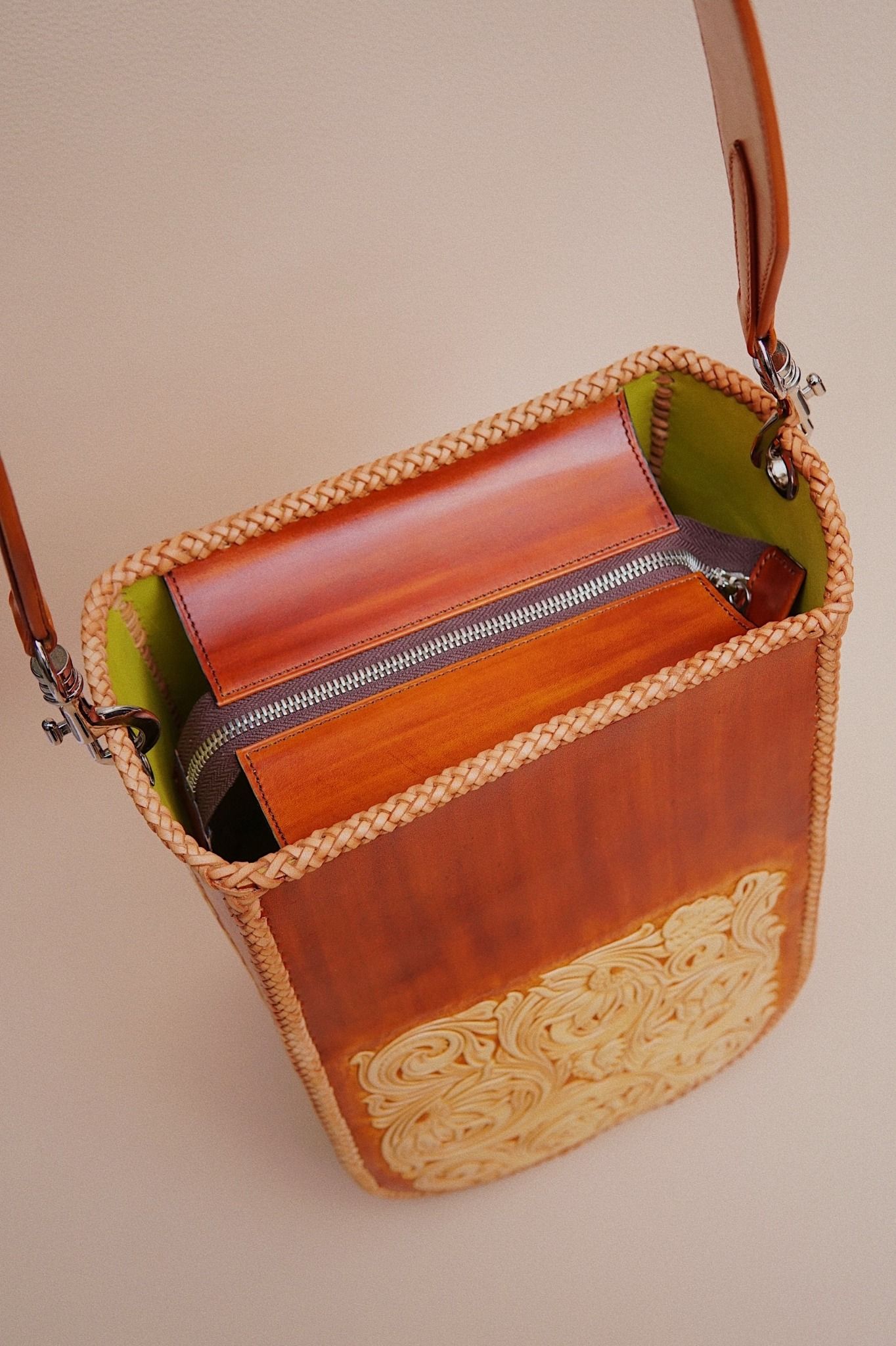 U Tote (Sheridan/Freestyle Hand Carved)