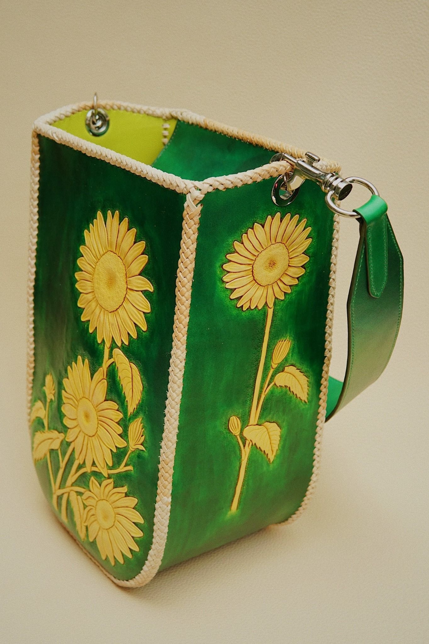 U Tote (Sheridan/Freestyle Hand Carved)