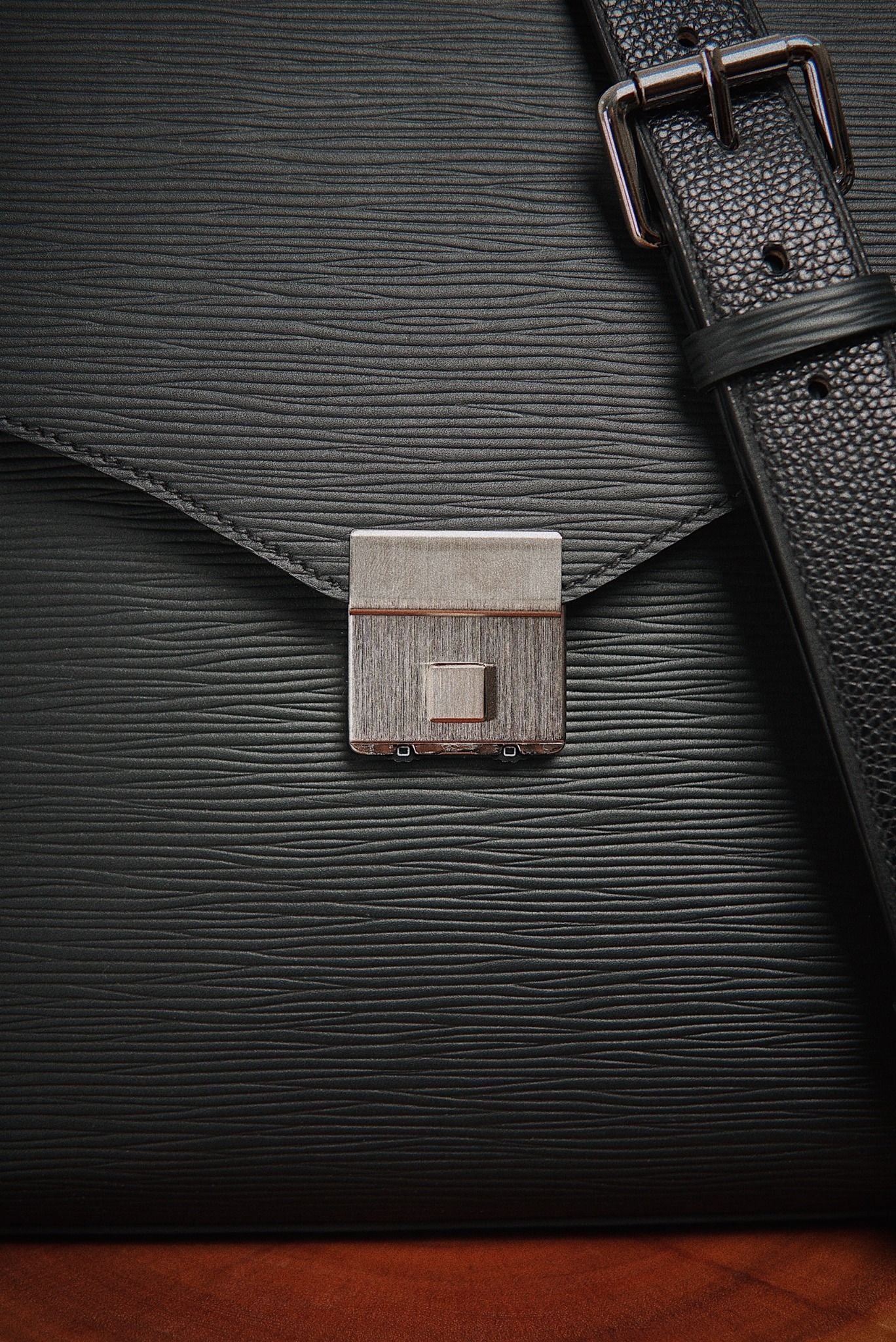 Tuck Lock Messenger Bag