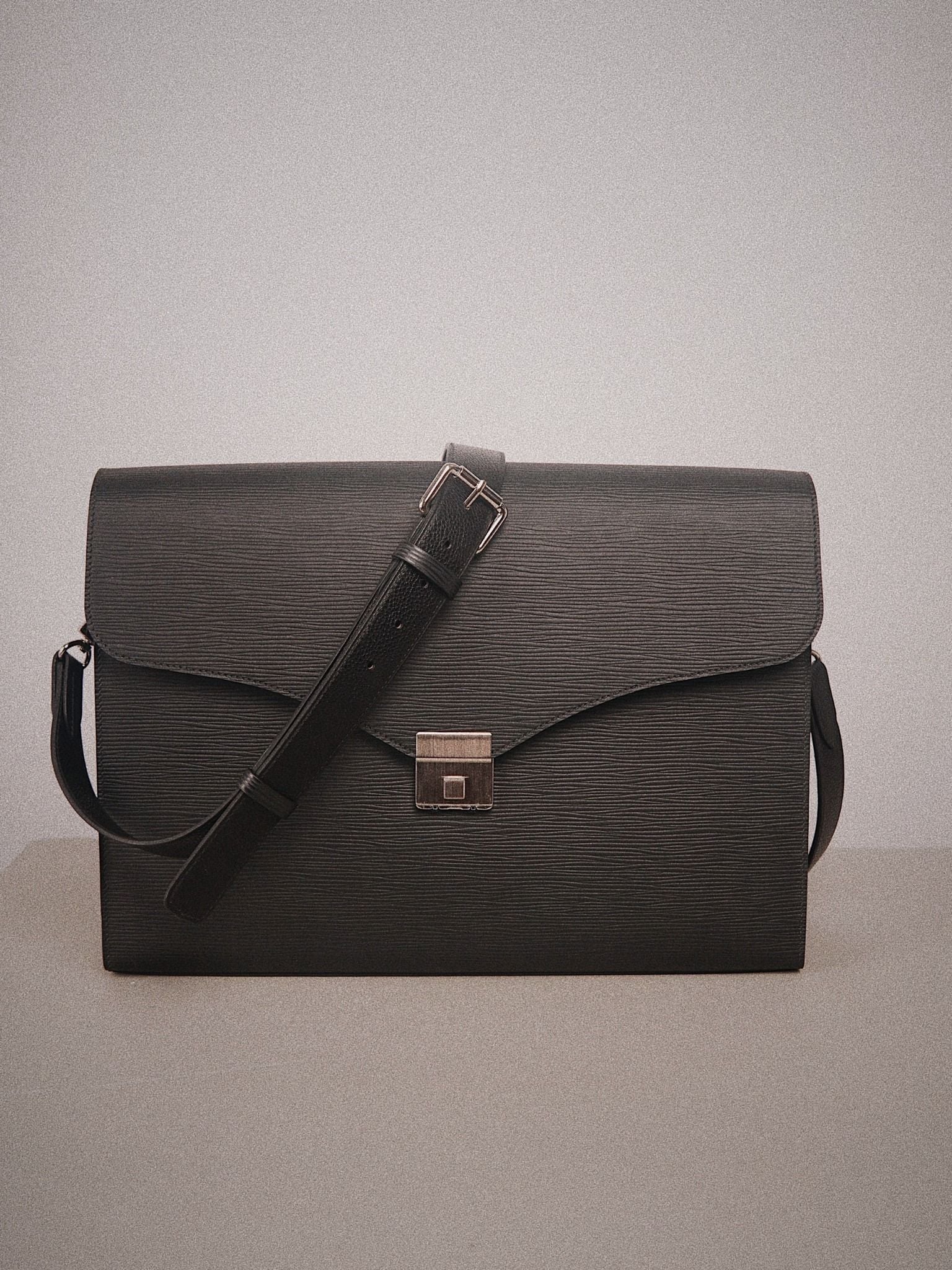 Tuck Lock Messenger Bag