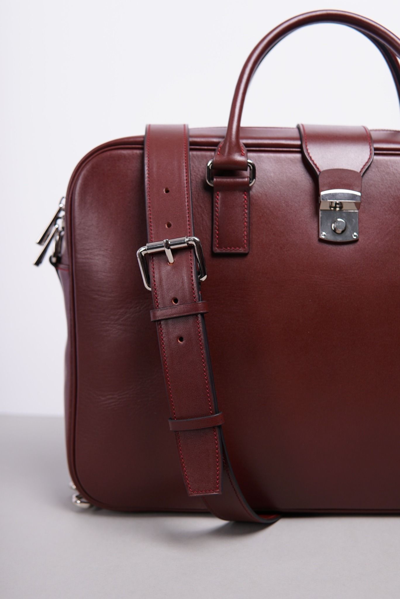 Toploader Clasp Laptop Bag