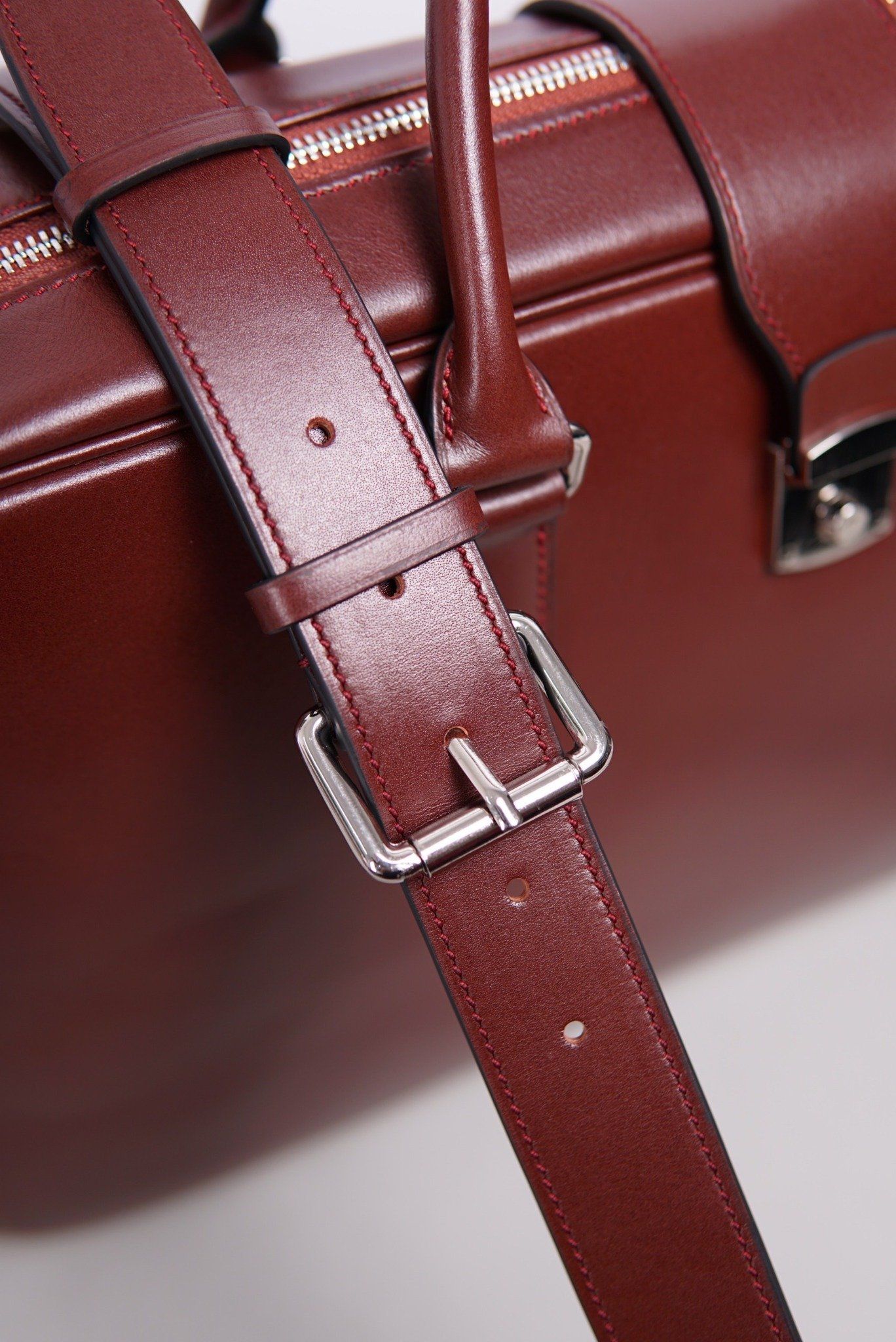 Toploader Clasp Laptop Bag