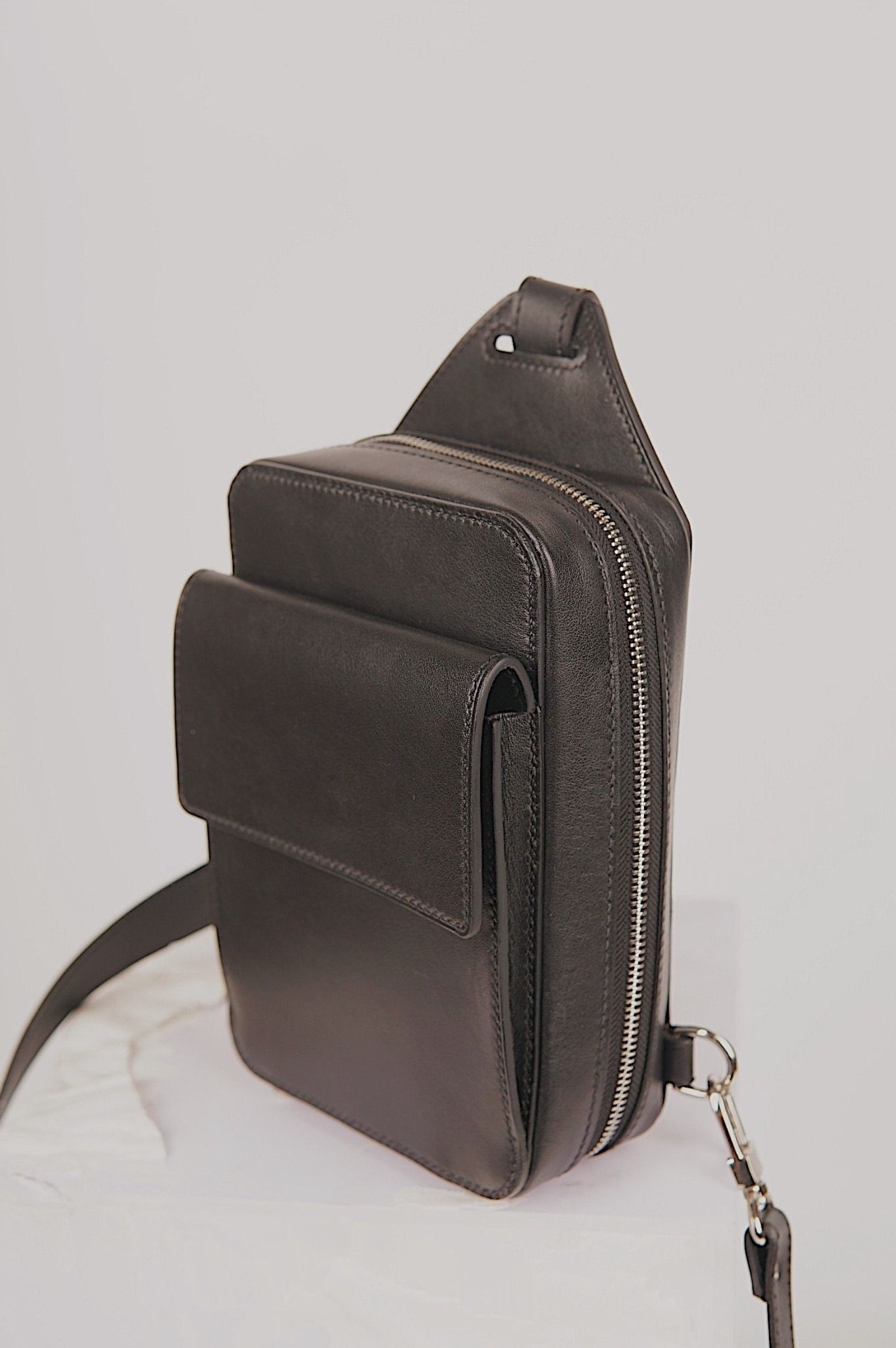 Men's Slingbag 01