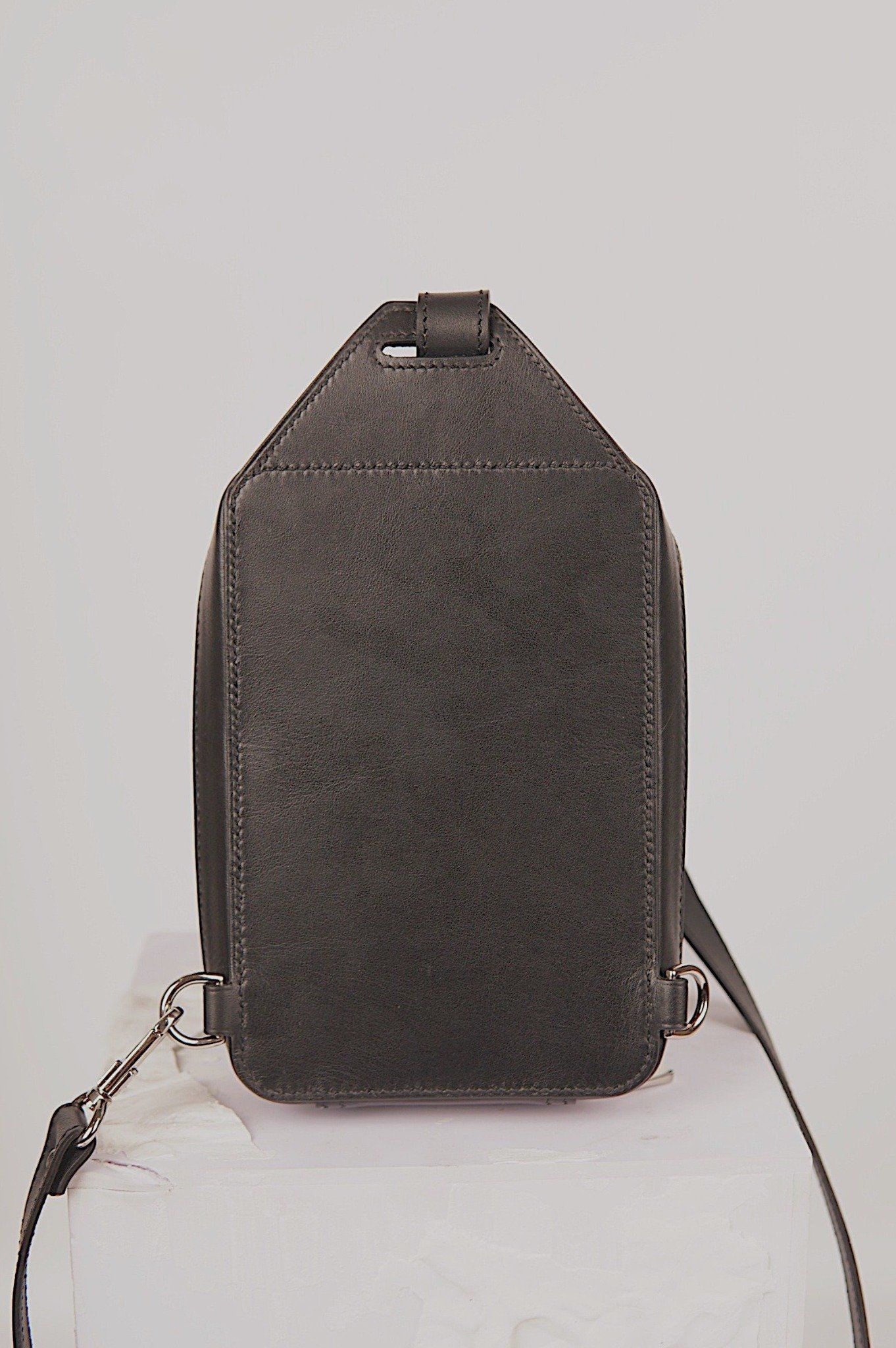Men's Slingbag 01