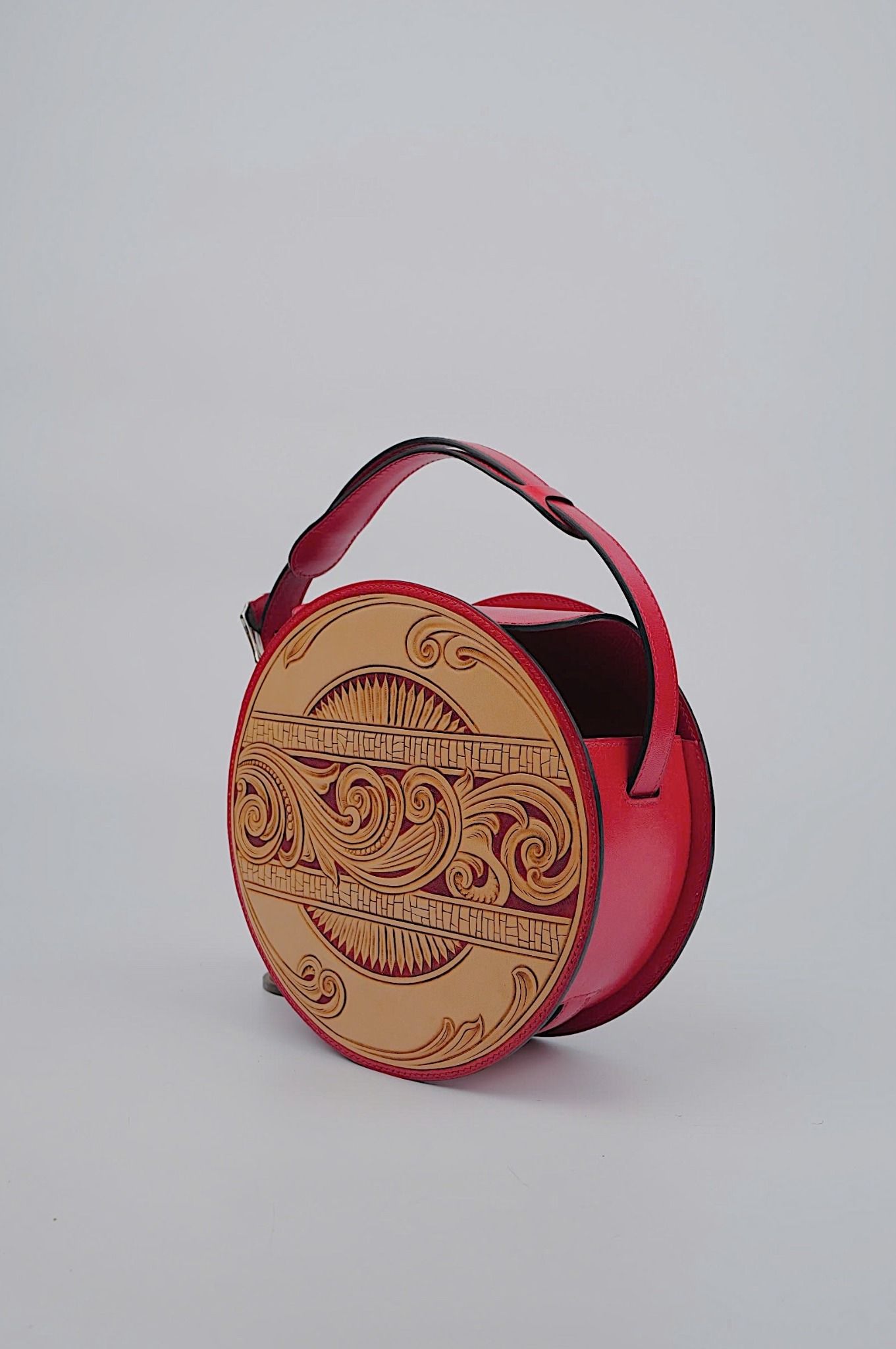 Hand Carved Sheridan (Round Bag)