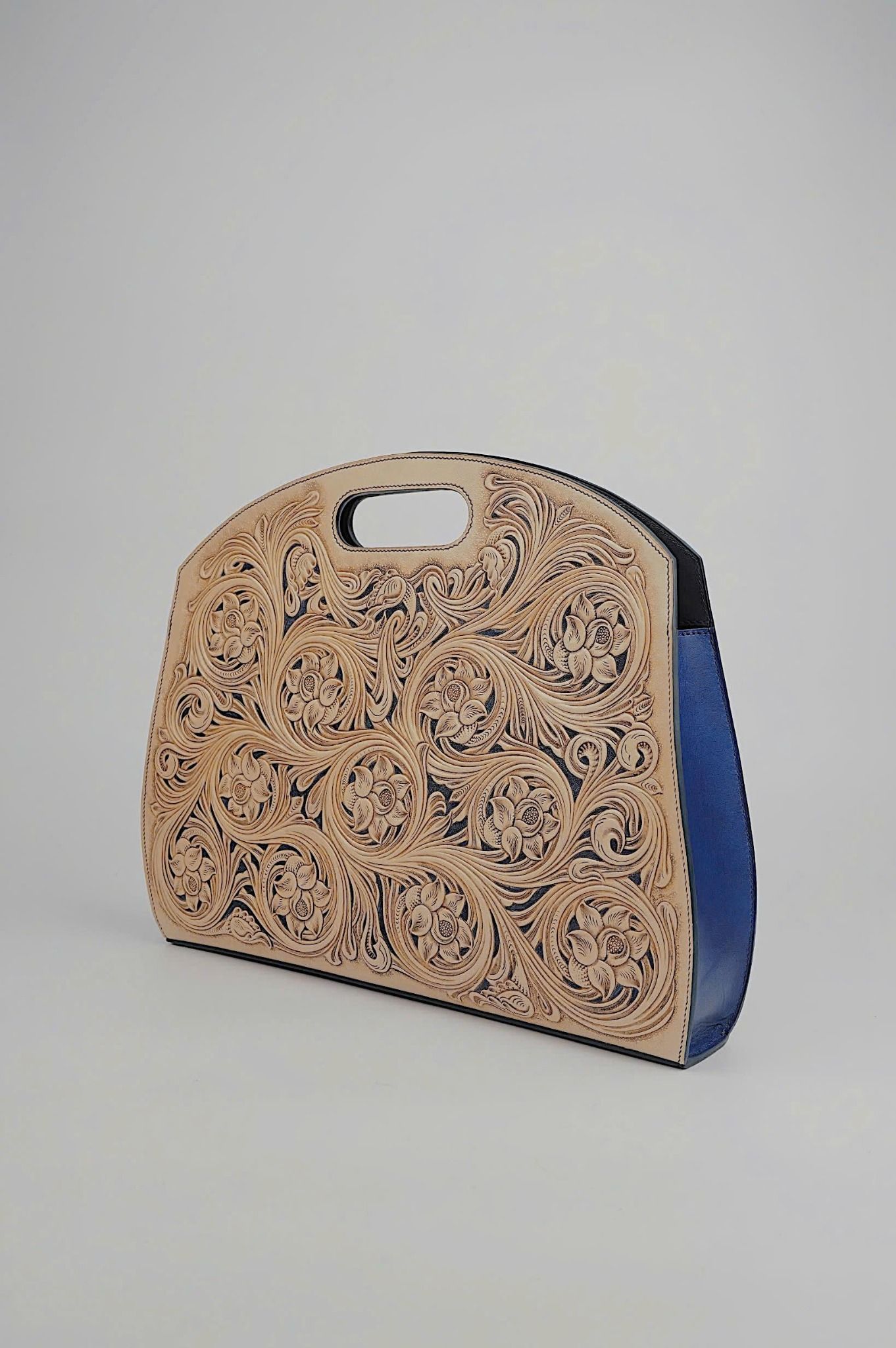 Her Laptop (Sheridan Full Carved)