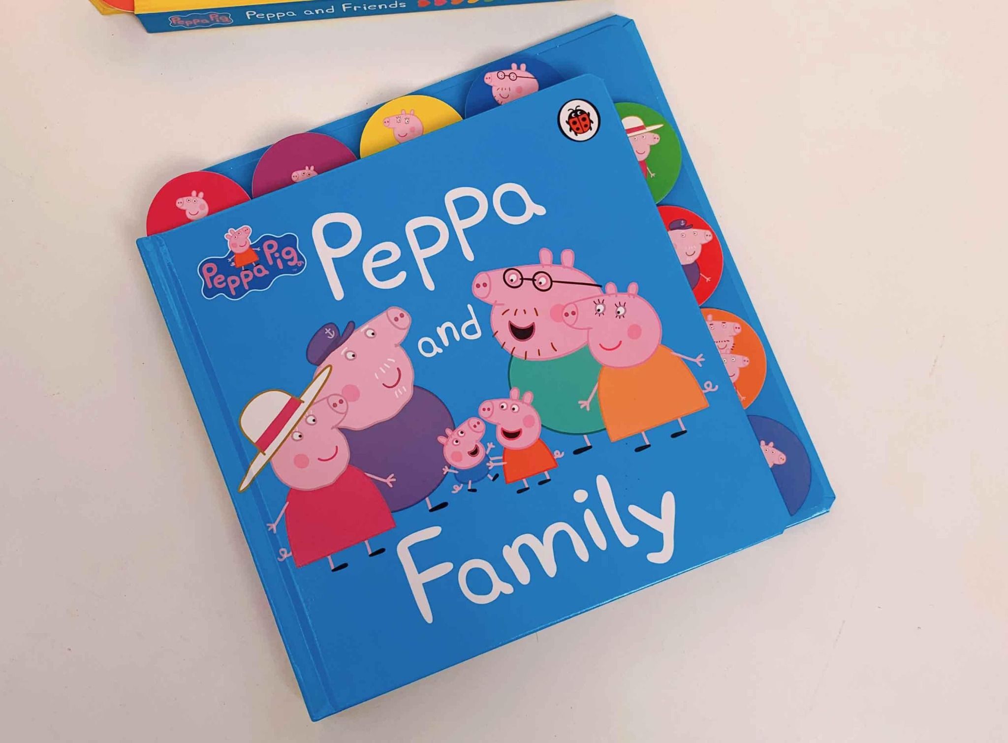  PEPPA PIG: PEPPA AND FAMILY : TABBED BOARD BOOK 