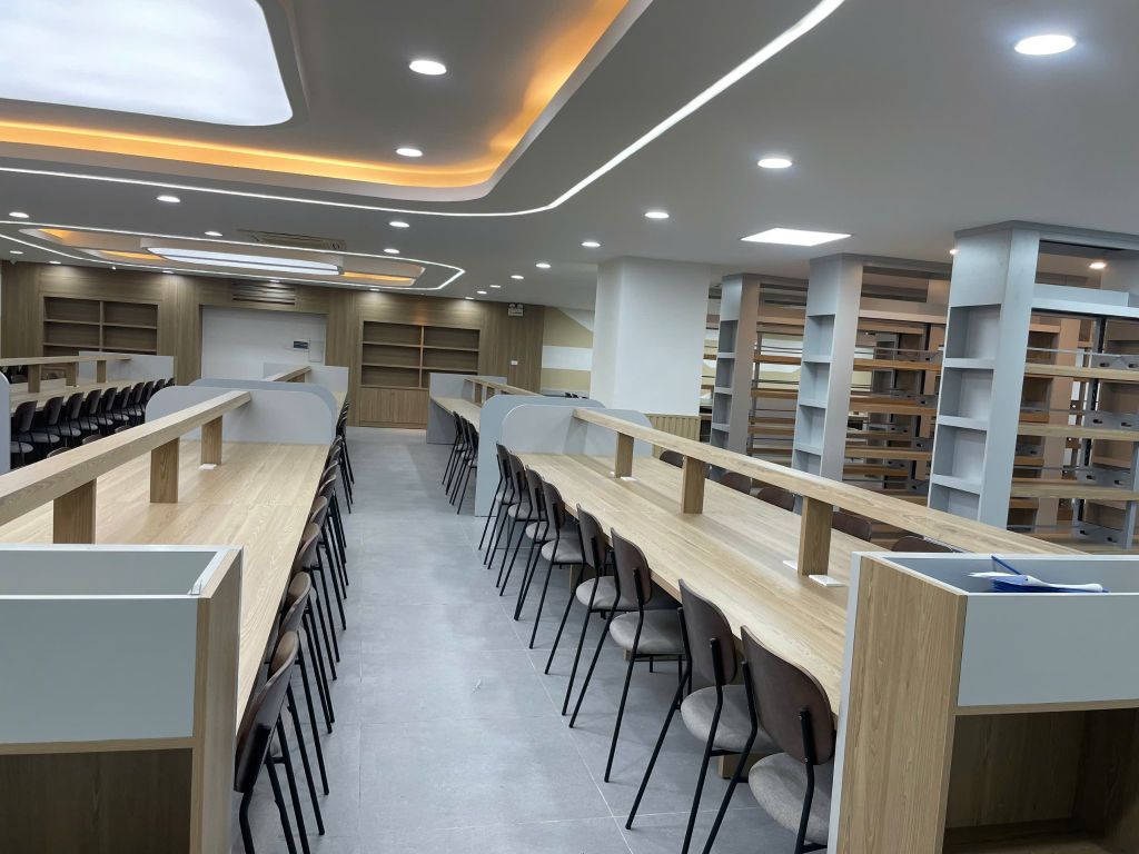Ghế Cafe Khung Sắt Nệm Tựa Lưng Bọc Da Nỉ - GS44