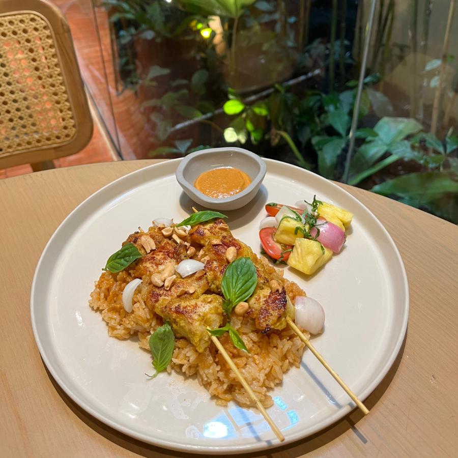  Chicken Satay Skewers (with Peanut Sauce) - Cơm gà xiên que ướp satay & xốt đậu phộng 