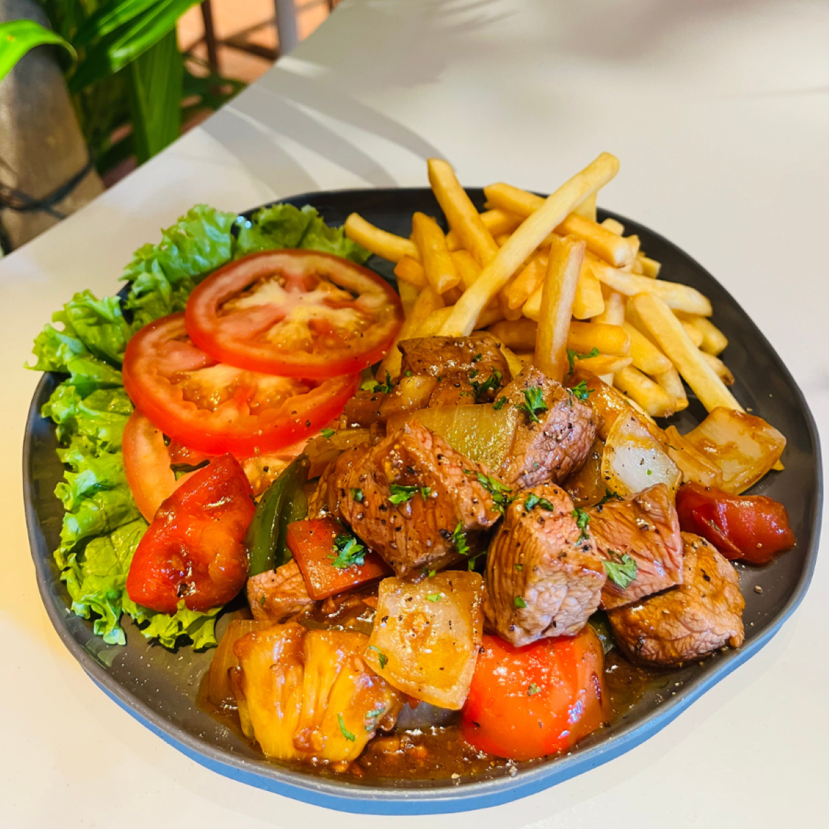  Shaking Beef with Steak Fries - Bò lúc lắc kèm Khoai tây chiên 