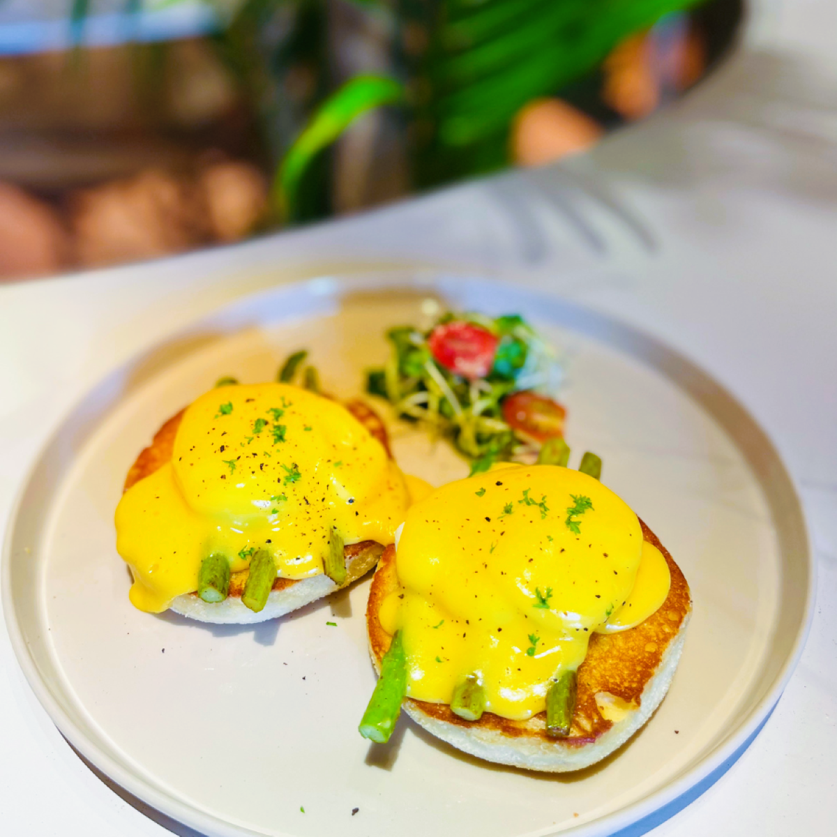  Eggs Benedict - Trứng chần xốt Hollandise 