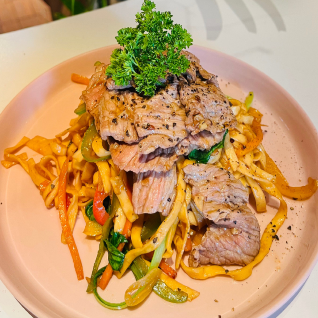  Stir Fried Noodle with Beef - Mì xào bò 