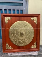 Tranh Trống Đồng Mặt Trống Khung Gỗ Hương Dát Vàng Kích Thước 90*90 Cm Khung Vuông