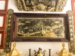 Tranh Đồng Quê Nền Đen Khung Gỗ Gụ Đục Hoa văn Kích Thước 1m97x1m07