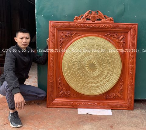 Tranh Trống Đồng Ngũ Phúc Mặt Đúc Dát Vàng Khung Gỗ Hương Đỏ Kích Thước 80*80 Cm Khung Vuông