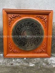 Tranh Trống Đồng Mặt CNC Khung Gỗ Hương Đỏ Kích Thước 90*90 Cm Khung Vuông