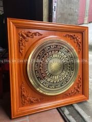 Tranh Trống Đồng Mặt CNC Khung Gỗ Hương Đỏ Kích Thước 90*90 Cm Khung Vuông