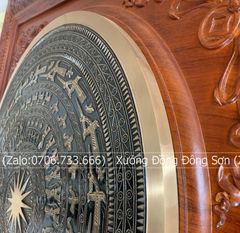 Tranh Trống Đồng Ngũ Phúc Mặt Đúc Khung Gỗ Hương Đỏ Kích Thước 117*117 Cm Khung Vuông