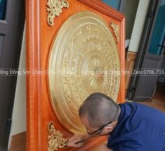 Tranh Trống Đồng Mặt Gò Khung Gỗ Sồi Kích Thước 90*90 Cm Khung Vuông