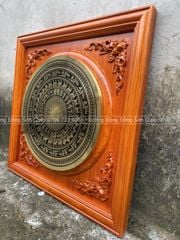 Tranh Trống Đồng Mặt CNC Khung Gỗ Hương Đỏ Kích Thước 90*90 Cm Khung Vuông