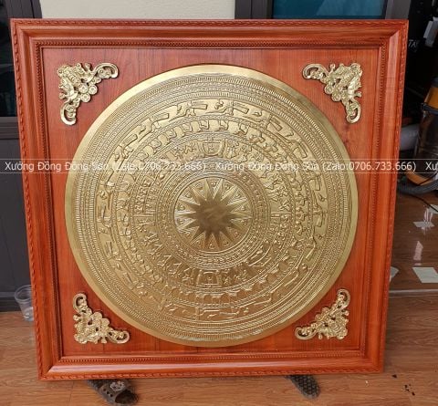 Tranh Trống Đồng Mặt Gò Khung Gỗ Sồi Kích Thước 80*80 Cm Khung Vuông