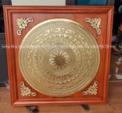 Tranh Trống Đồng Mặt Gò Khung Gỗ Sồi Kích Thước 90*90 Cm Khung Vuông