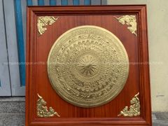 Tranh Trống Đồng Mặt Trống Khung Gỗ Hương Dát Vàng Kích Thước 90*90 Cm Khung Vuông