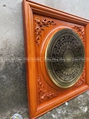 Tranh Trống Đồng Mặt CNC Khung Gỗ Hương Đỏ Kích Thước 90*90 Cm Khung Vuông