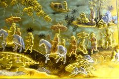 Tranh Đồng Vinh Quy Bái Tổ- Nền Vàng Xước Dát Vàng- KT 230-120