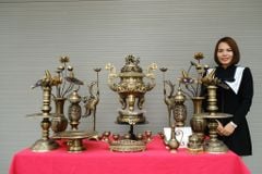Bộ Ngũ Sự Bằng Đồng Vàng Song Long Chầu Nguyệt Màu Hai Công Nghệ Cao 60 Cm+Đôi Lọ Hoa + Đôi Đèn 43+ Ngai Chén+ Mâm Bồng 30