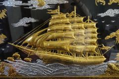Tranh Đồng Thuận Buồm Xuôi Gió- Kích Thước 170*90 Cm - Đồng Vàng Nền Đen - Khung Dát Vàng