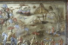 Tranh Đồng Vinh Quy Bái Tổ- Đồng Vàng- Kích Thước 170 x90 Cm- Khung Gỗ Sồi - Dát Vàng Khung