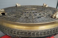 Trống Đồng Đông Sơn Đường Kính 80Cm Màu Giả Cổ Chất Liệu Đồng Vàng