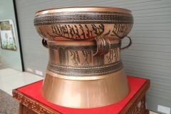 Trống Đồng Đông Sơn Đồng Đỏ- Đường Kính 50cm + Đế Hộp Kính
