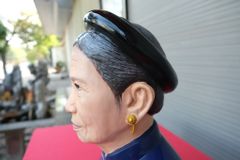 Tượng Truyền Thần Bằng Đồng Đỏ Cụ Bà Nền Xanh Kích Thước Cao 42 Cm Nặng 20Kg