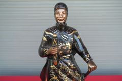 Tượng Danh Nhân- Trần Quốc Tuấn Cao 60 Cm Khảm Tam Khí