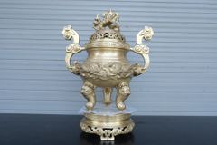 Bộ Tam Sự Nến Bằng Đồng Vàng Song Long Chầu Nguyệt Cao 45 Cm