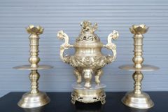 Bộ Tam Sự Nến Bằng Đồng Vàng Song Long Chầu Nguyệt Cao 50 Cm