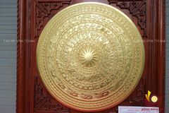 Tranh Trống Đồng Mặt Trống Đúc Dát Vàng Kích Thước 80 x 80 Cm Khung Vuông