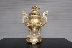 Bộ Ngũ Sự Bằng Đồng Vàng Song Long Chầu Nguyệt Cao 60 Cm+ Bình Sen Đồng + Đôi Đèn + Bát Hương+ Ống Hương + Mâm Bồng