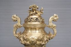Bộ Ngũ Sự Bằng Đồng Vàng Song Long Chầu Nguyệt Cao 60 Cm
