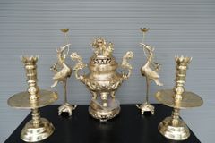 Bộ Ngũ Sự Bằng Đồng Cát Tút Song Long Chầu Nguyệt Cao 60 Cm + Đôi Đèn Cao  43cm + Lọ Hoa Cao 38cm +Ống Hương Cao 29cm + Mâm Bồng 35cm