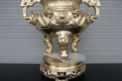 Bộ Tam Sự Nến Bằng Đồng Cát Tút Song Long Chầu Nguyệt Cao 60 Cm + Bát Hương 20Cm