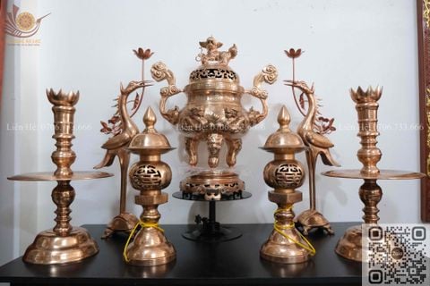 Bộ Ngũ Sự Bằng Đồng Đỏ Song Long Chầu Nguyệt Cao 60 Cm + Đôi Đèn Cao 43cm