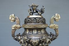 Bộ Đỉnh Đồng Ngũ Sự Đồng Vàng Song Long Chầu Nguyệt Màu Hai Công Nghệ Cao 60 Cm+Ngai Chén + Bộ Bát Hương