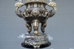 Bộ Ngũ Sự Bằng Đồng Vàng Song Long Chầu Nguyệt Màu Hai Công Nghệ Cao 60 Cm+Đôi Lọ Hoa + Đôi Đèn 43+ Ngai Chén+ Mâm Bồng 30+ Ba Đài