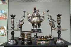 Bộ Đỉnh Đồng Ngũ Sự Đồng Đỏ Khảm Ngũ Sắc Song Long Chầu Nguyệt Cao 60 Cm + Bát hương 18 + Ngai 5 chénHương