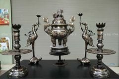 Bộ Ngũ Sự Bằng Đồng Đỏ Khảm Ngũ Sắc Song Long Chầu Nguyệt Cao 60 Cm