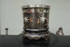 Bộ Đỉnh Đồng Ngũ Sự Đồng Đỏ Khảm Ngũ Sắc Song Long Chầu Nguyệt Cao 60 Cm + Bát hương 18 + Ngai 5 chénHương